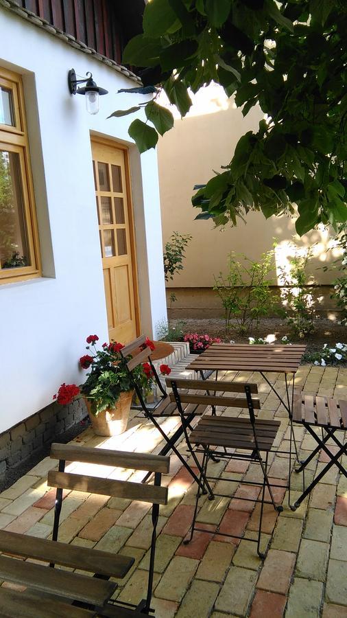 Ethno&Coffee House Tulip Bed and Breakfast Glozan Eksteriør billede
