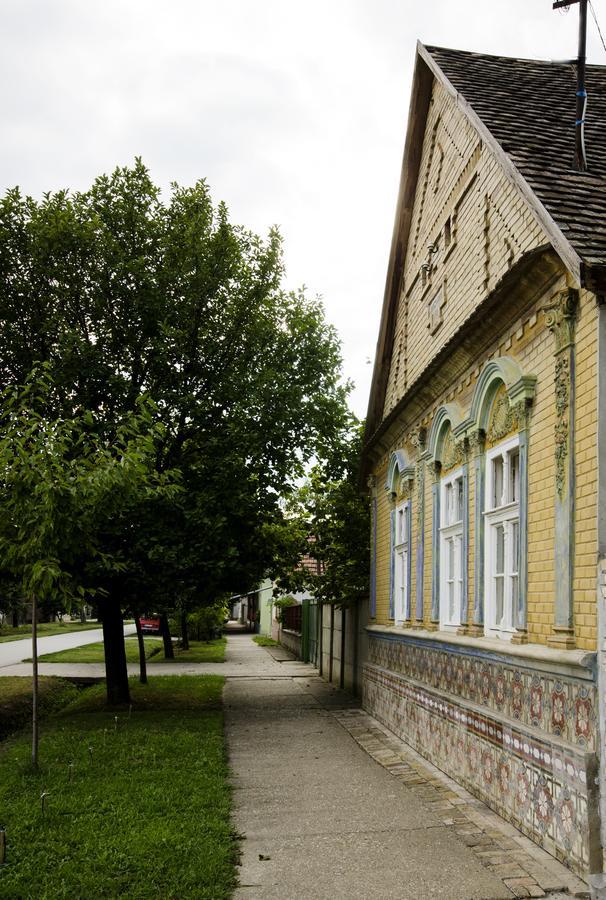 Ethno&Coffee House Tulip Bed and Breakfast Glozan Eksteriør billede