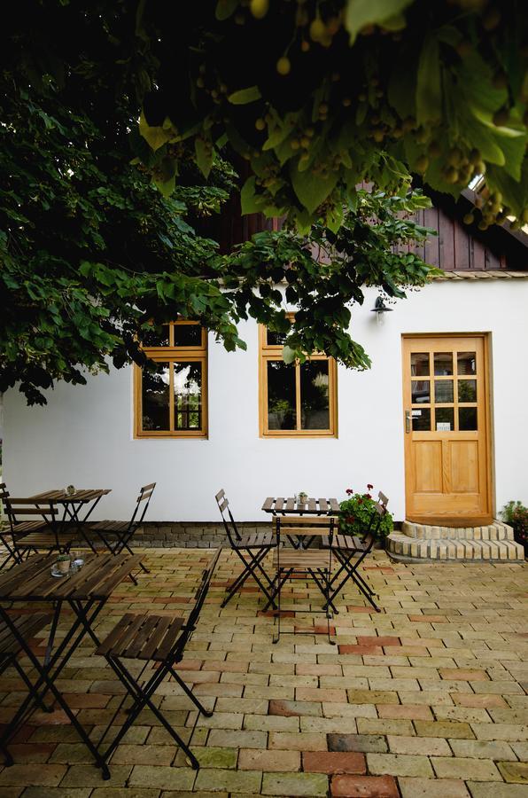 Ethno&Coffee House Tulip Bed and Breakfast Glozan Eksteriør billede